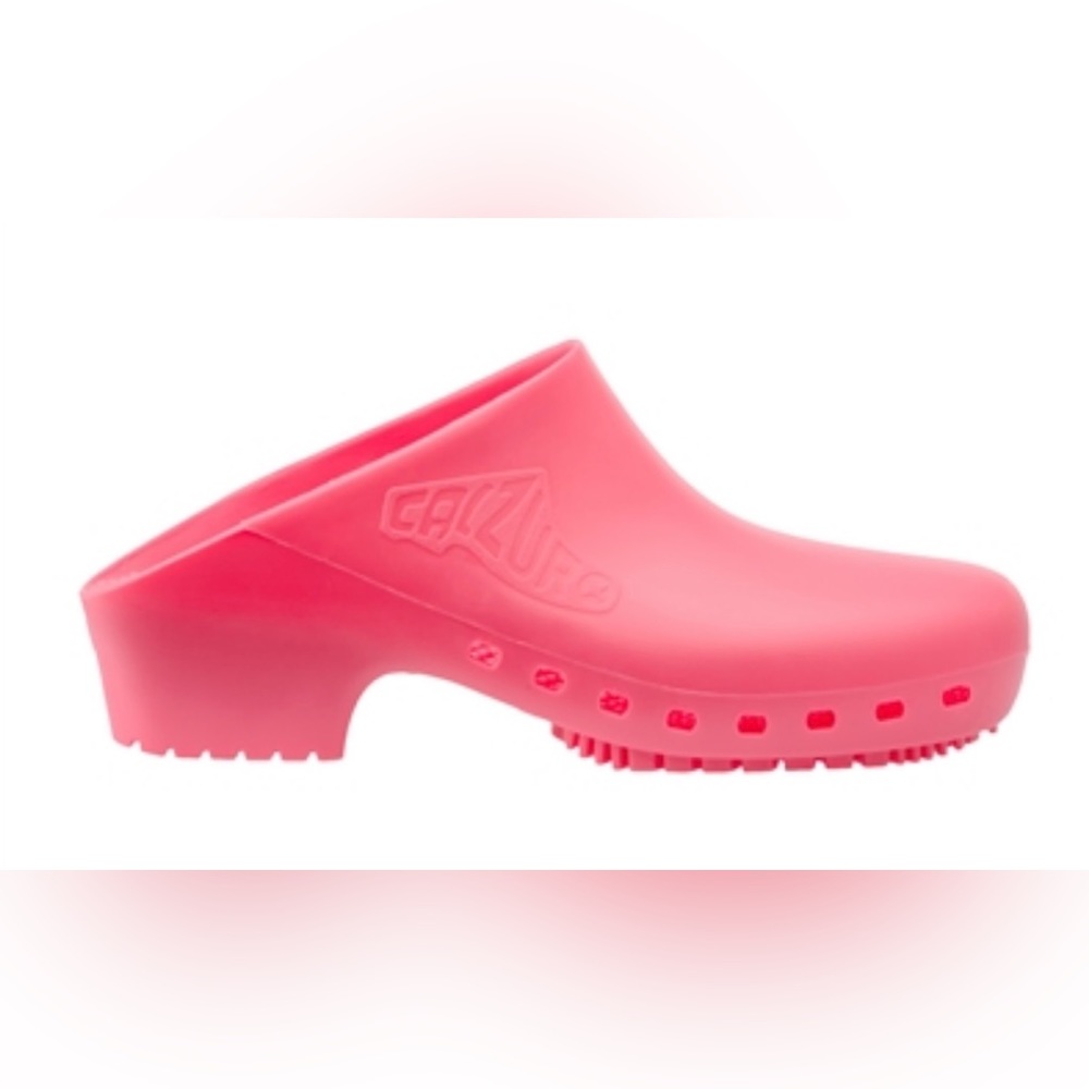 Bubblegum Pink Calzuro Nursing Clog